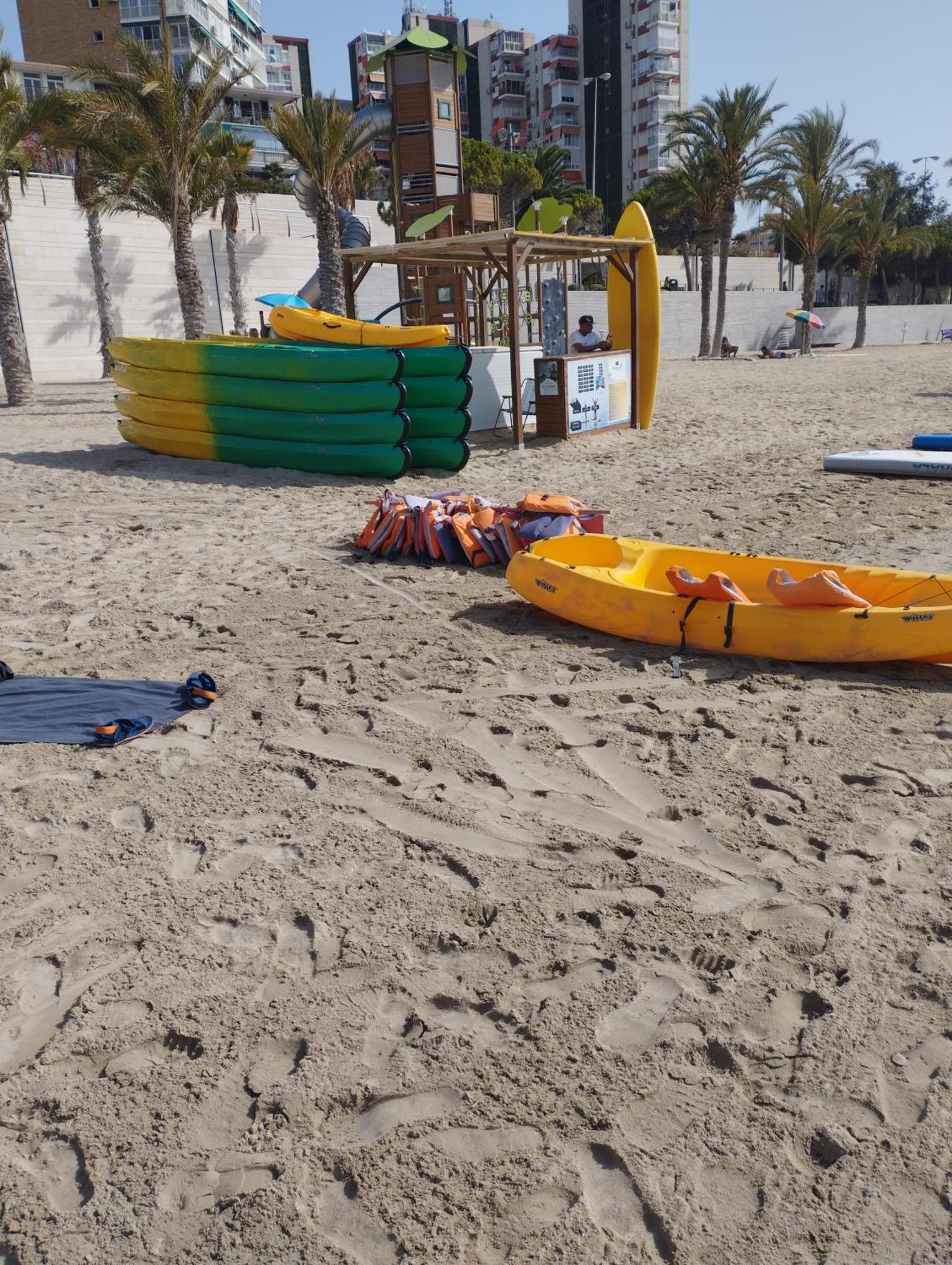 A 50 Metros Del Mar Y En 2 Paradas De Bus Estas En El Centro De Alicante Bagian luar foto